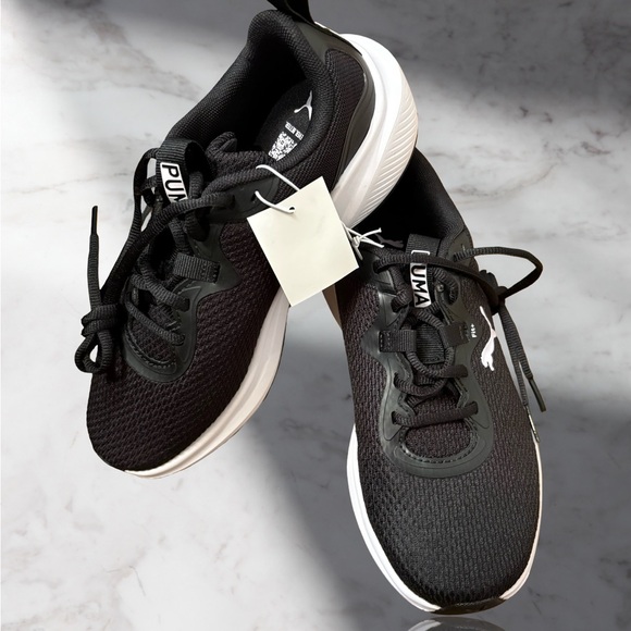 PUMA Ladies Skyrocket Black Sneaker Size 6 - Picture 2 of 7